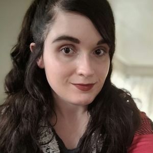 Meet your Posher, Elise